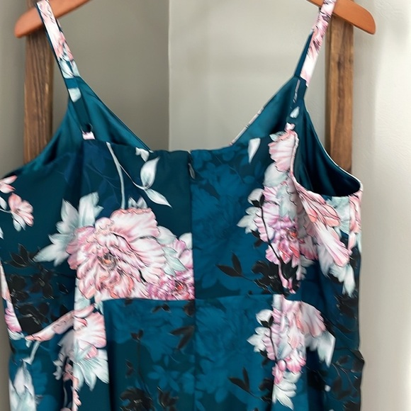 City Chic pretty floral print faux wrap dress! Beautiful!!! NWT - Picture 5 of 7